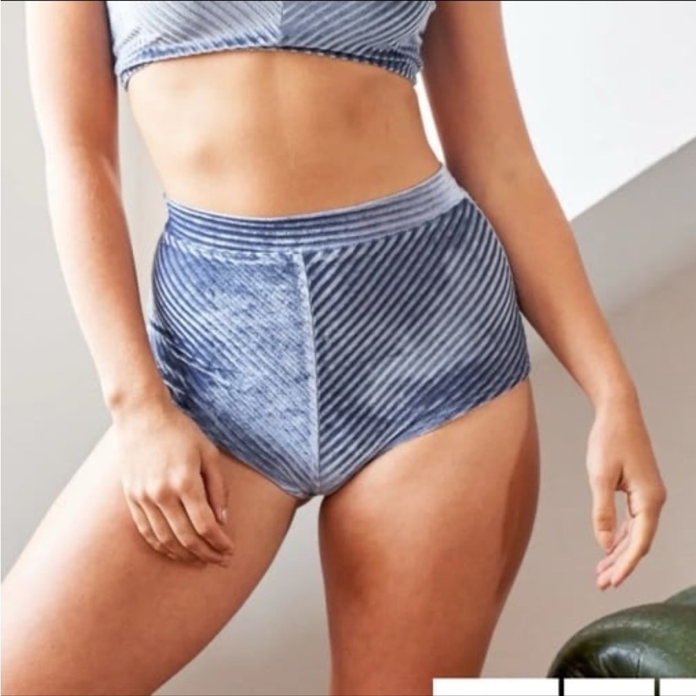 Lunalae Lana velvet shorts